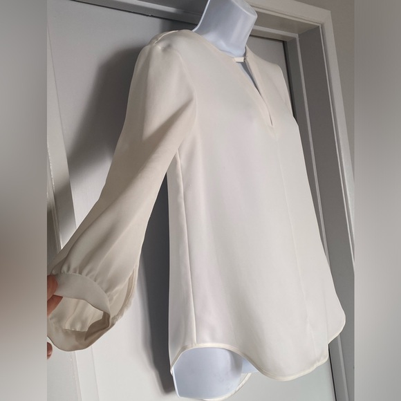 RAG & BONE white long sleeve blouse, V cut out at neck w/ snap closure Sz sm - Picture 4 of 6